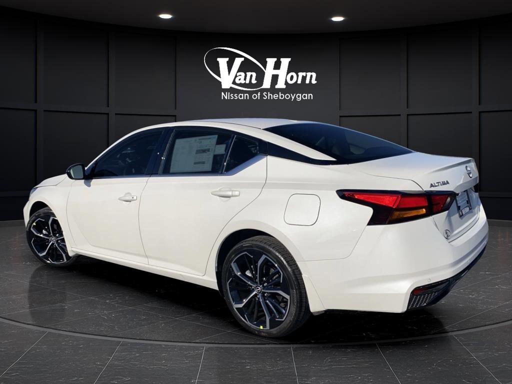 New 2025 Nissan Altima SR Sedan