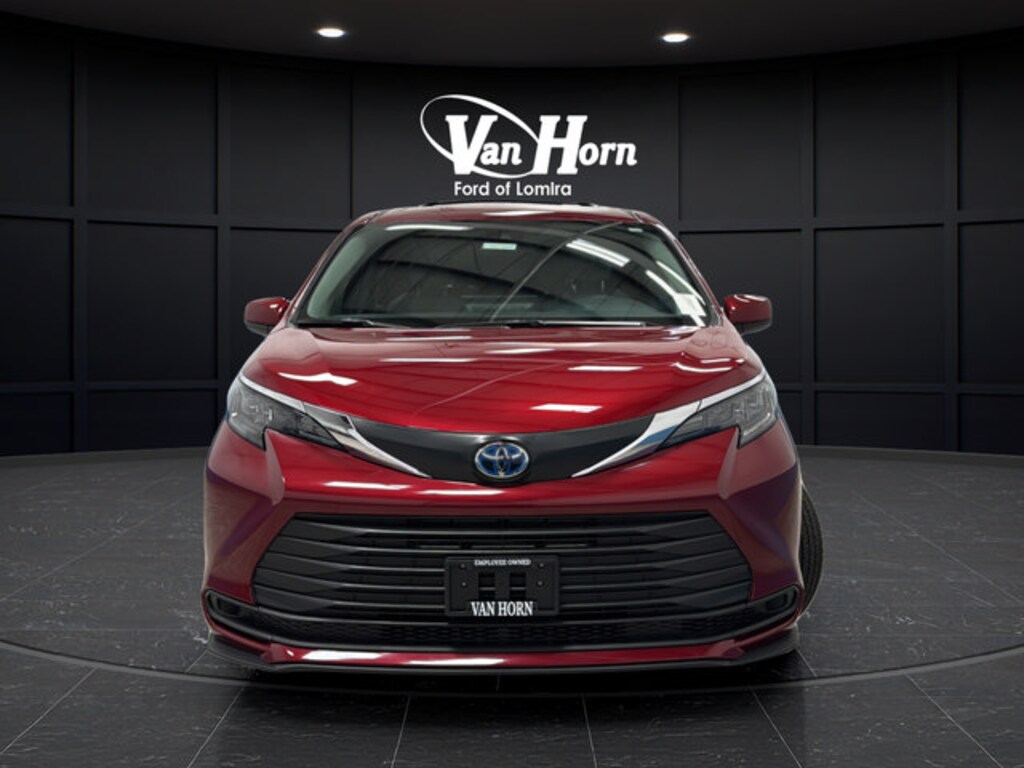 Used 2025 Toyota Sienna LE Van Passenger Van