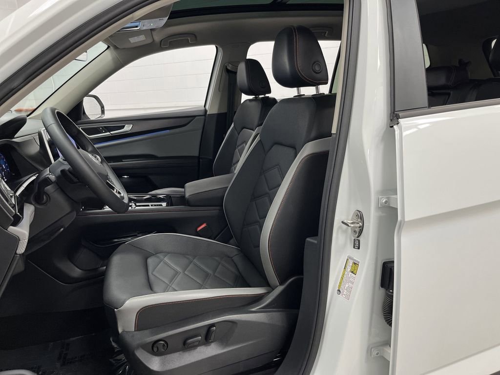 Used 2024 Volkswagen Atlas 2.0T Peak Edition SE w/Technology SUV