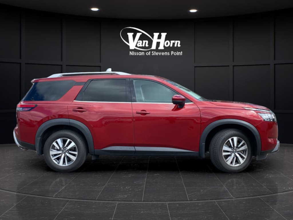 Used 2024 Nissan Pathfinder SL SUV