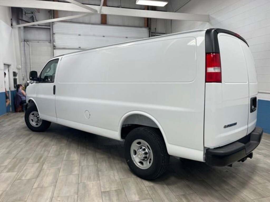 New 2026 Chevrolet Express 3500 Work Van Van Extended Cargo Van
