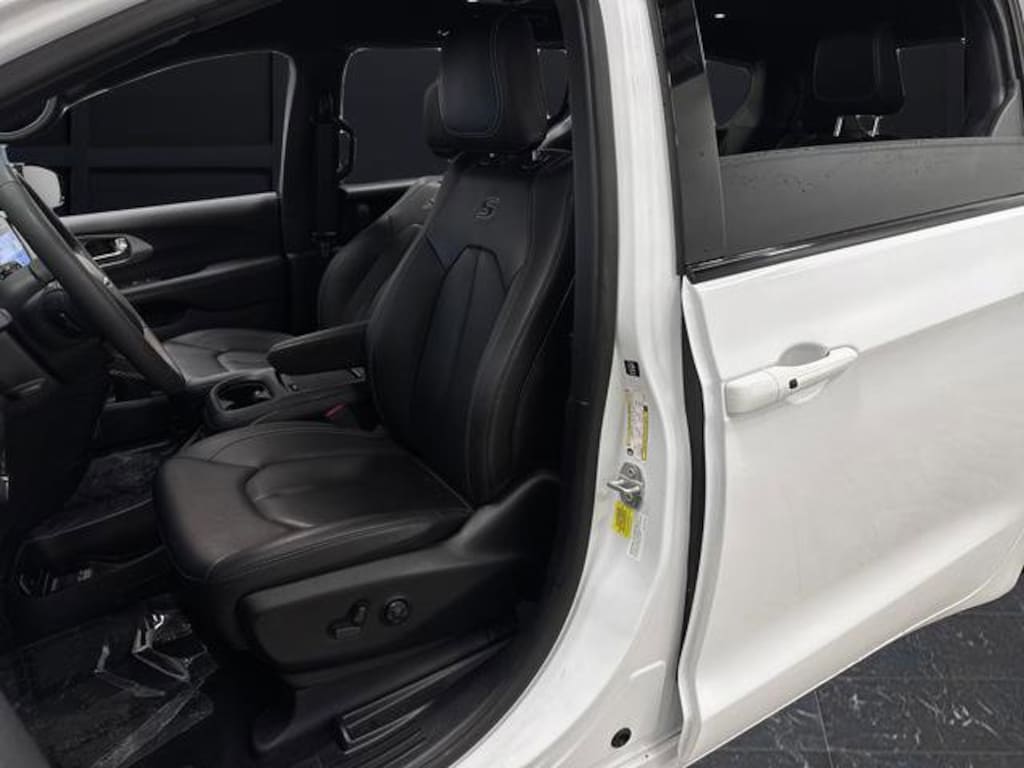 Used 2024 Chrysler Pacifica Hybrid S Appearance Pkg Van Passenger Van