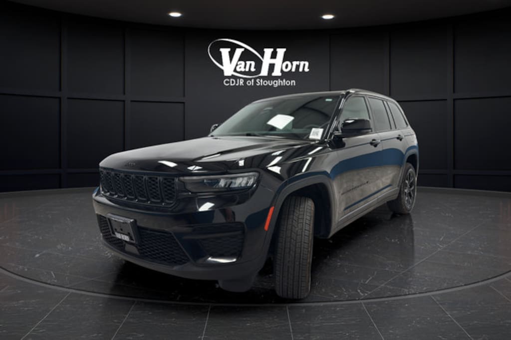 Used 2024 Jeep Grand Cherokee Altitude SUV