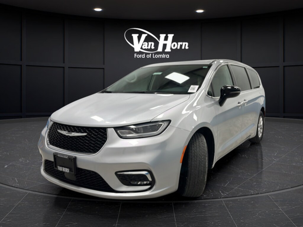 Used 2024 Chrysler Pacifica Touring L Van Passenger Van