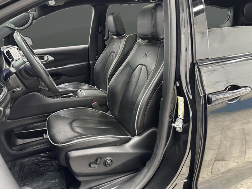 Used 2023 Chrysler Pacifica Hybrid Limited Van Passenger Van