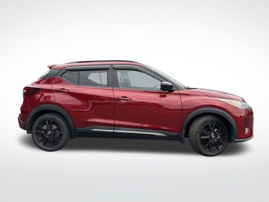 Used 2022 Nissan Kicks SR SUV