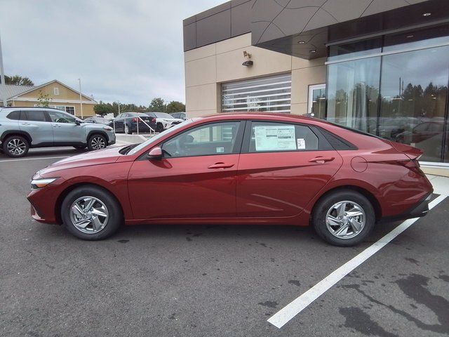 2025 Hyundai Elantra SE photo 4