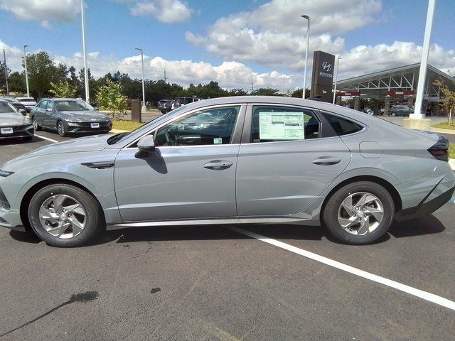 2025 Hyundai Sonata SE photo 4