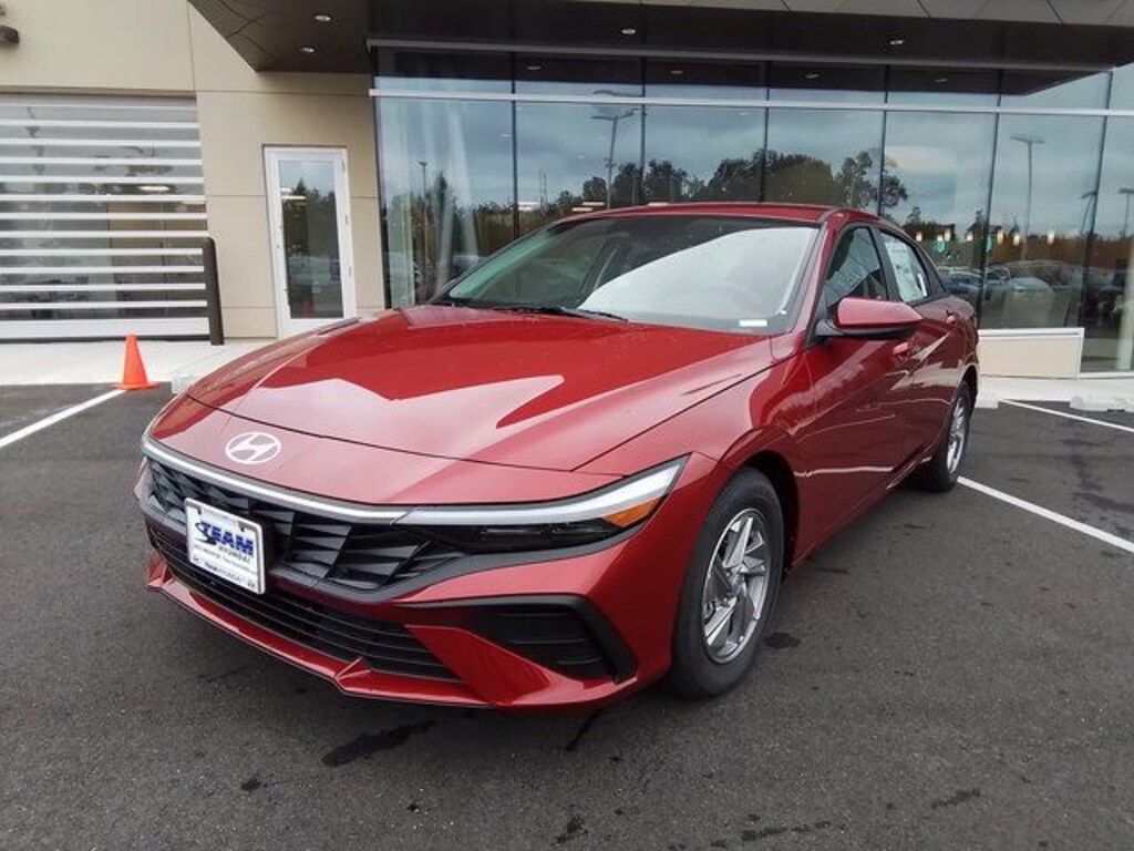 New 2025 Hyundai Elantra SE Sedan