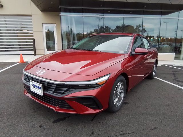 2025 Hyundai Elantra SE photo 3