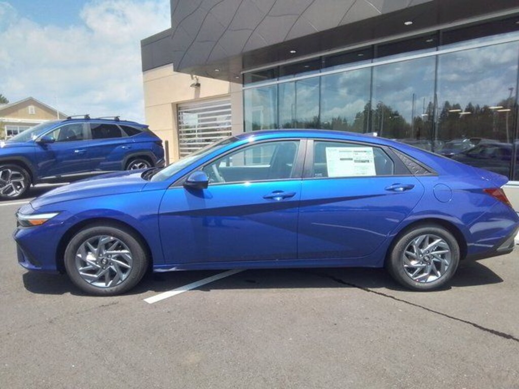 New 2025 Hyundai Elantra Hybrid Blue Sedan