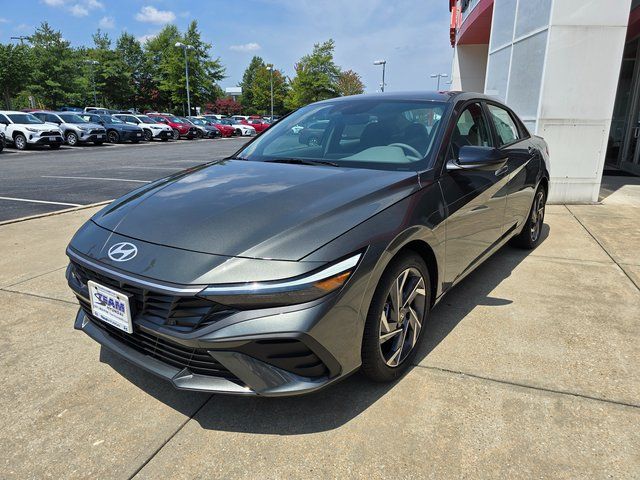 2025 Hyundai Elantra SEL Sport photo 3