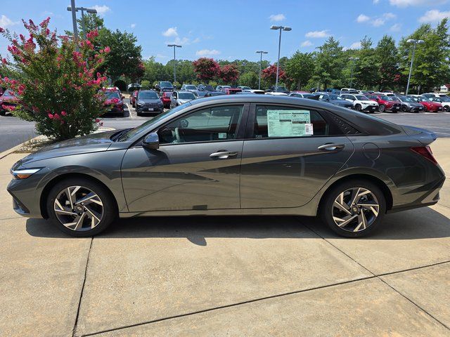 2025 Hyundai Elantra SEL Sport photo 4