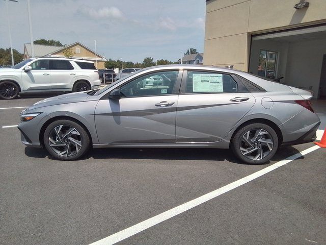 2025 Hyundai Elantra SEL Sport photo 4