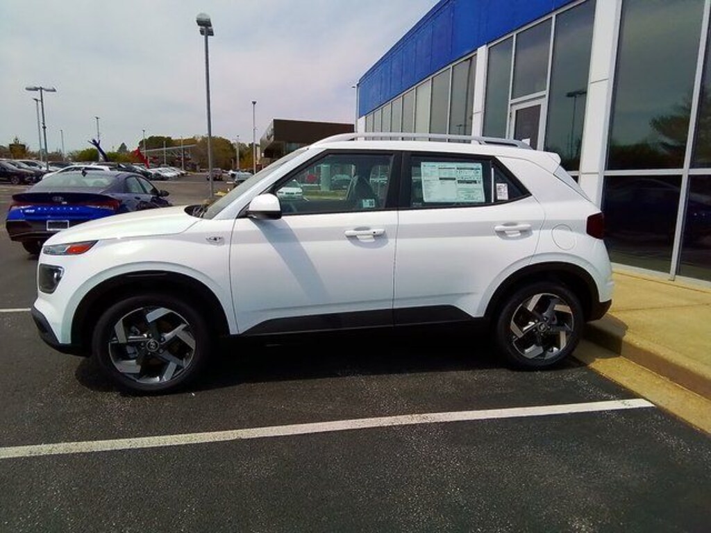 New 2025 Hyundai Venue SEL SUV