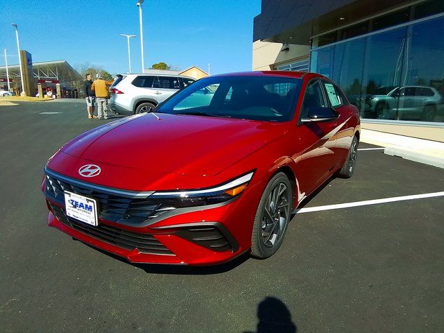 2025 Hyundai Elantra SEL Sport photo 3