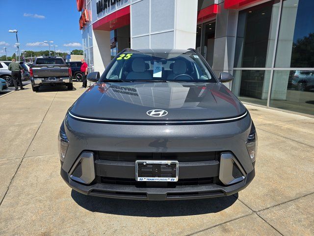 2025 Hyundai Kona SEL photo 2