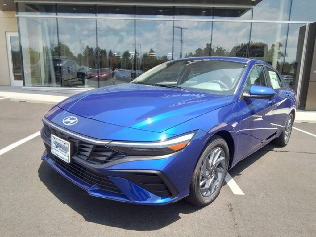 New 2025 Hyundai Elantra Hybrid Blue Sedan