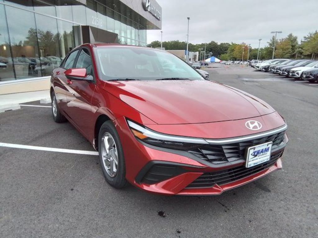 New 2025 Hyundai Elantra SE Sedan