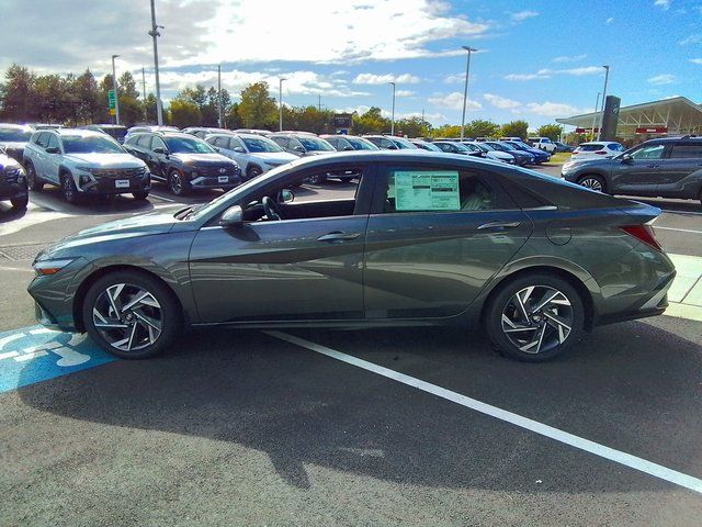 2025 Hyundai Elantra Hybrid Limited photo 4