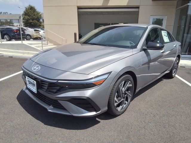 2025 Hyundai Elantra SEL Sport photo 3