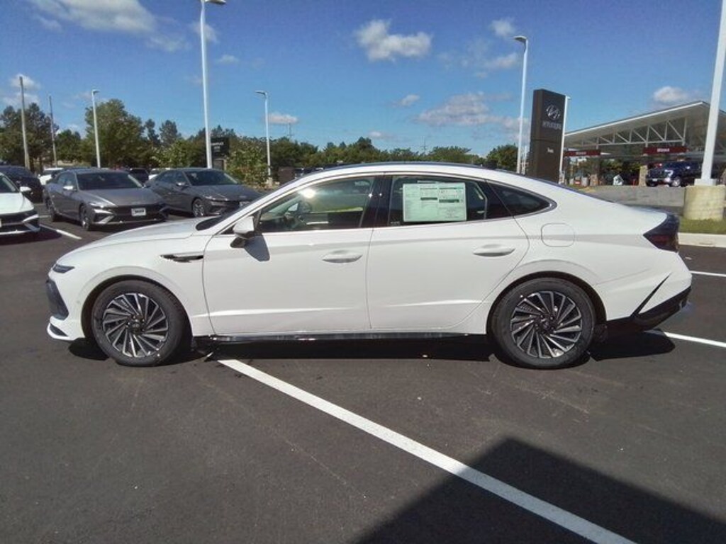 New 2025 Hyundai Sonata Hybrid Limited Sedan