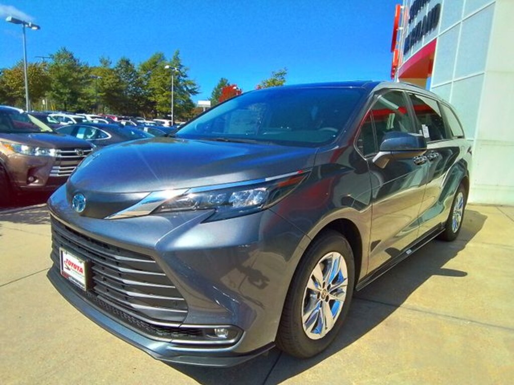 New 2025 Toyota Sienna XLE 7 Passenger Van Passenger Van