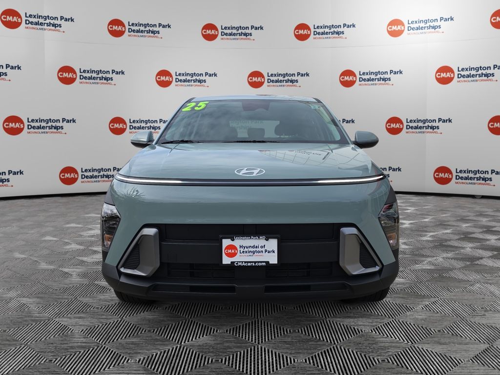 2025 Hyundai Kona SE photo 2