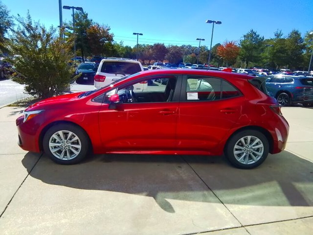 New 2025 Toyota Corolla Hatchback SE Hatchback