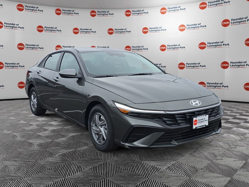 2025 Hyundai Elantra SE