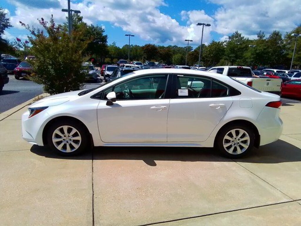 New 2025 Toyota Corolla LE Sedan
