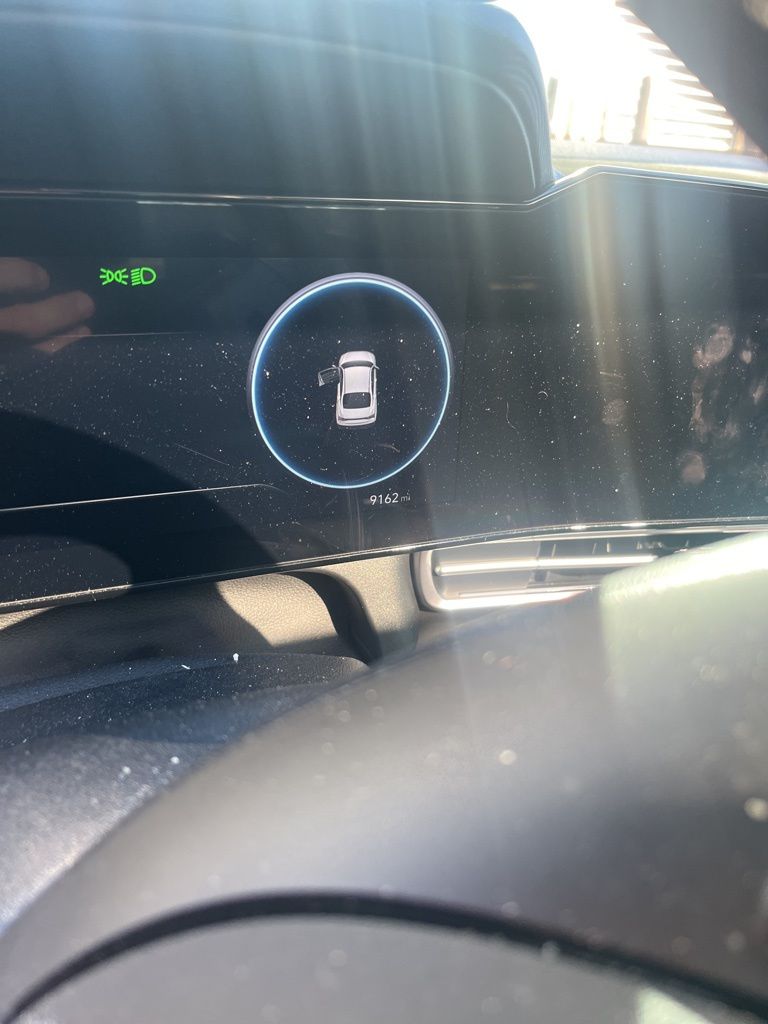 2025 Hyundai Elantra Hybrid Limited photo 2