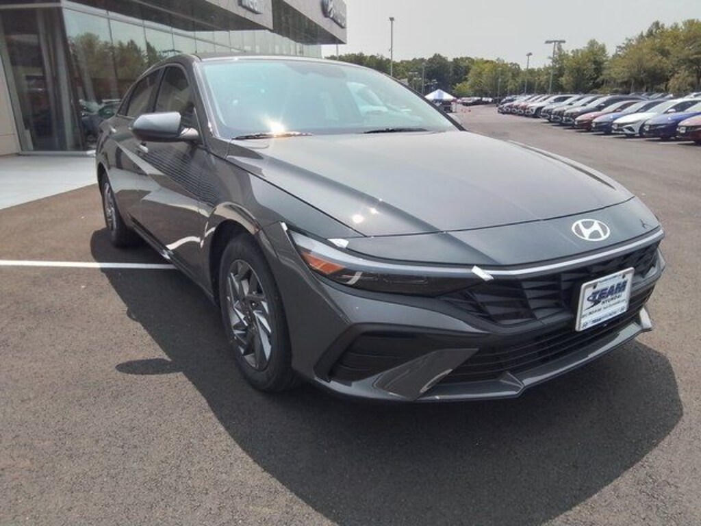 New 2025 Hyundai Elantra Hybrid Blue Sedan