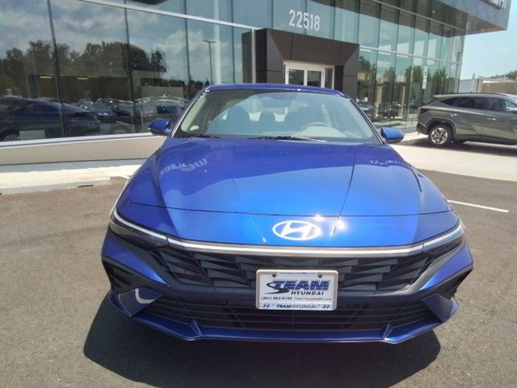 New 2025 Hyundai Elantra Hybrid Blue Sedan