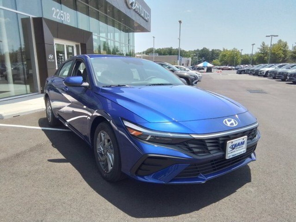New 2025 Hyundai Elantra Hybrid Blue Sedan