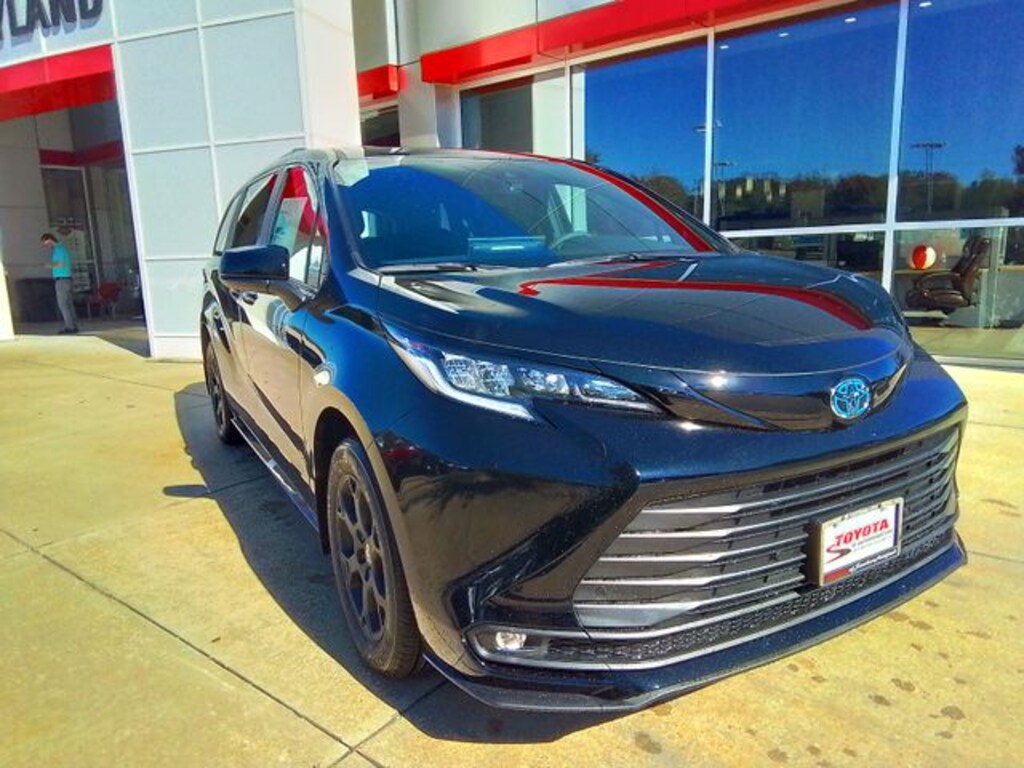 New 2025 Toyota Sienna Woodland Edition Van Passenger Van