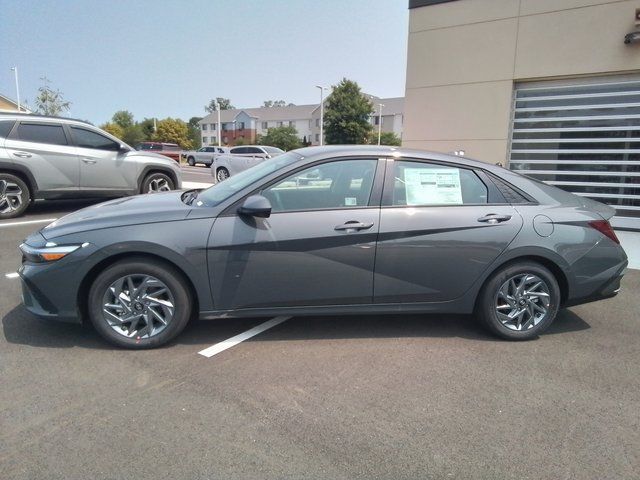 2025 Hyundai Elantra Hybrid Blue photo 4