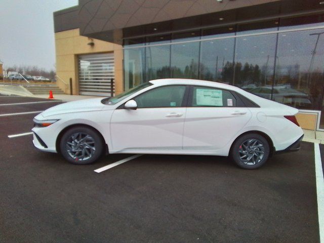 2025 Hyundai Elantra Hybrid Blue photo 4