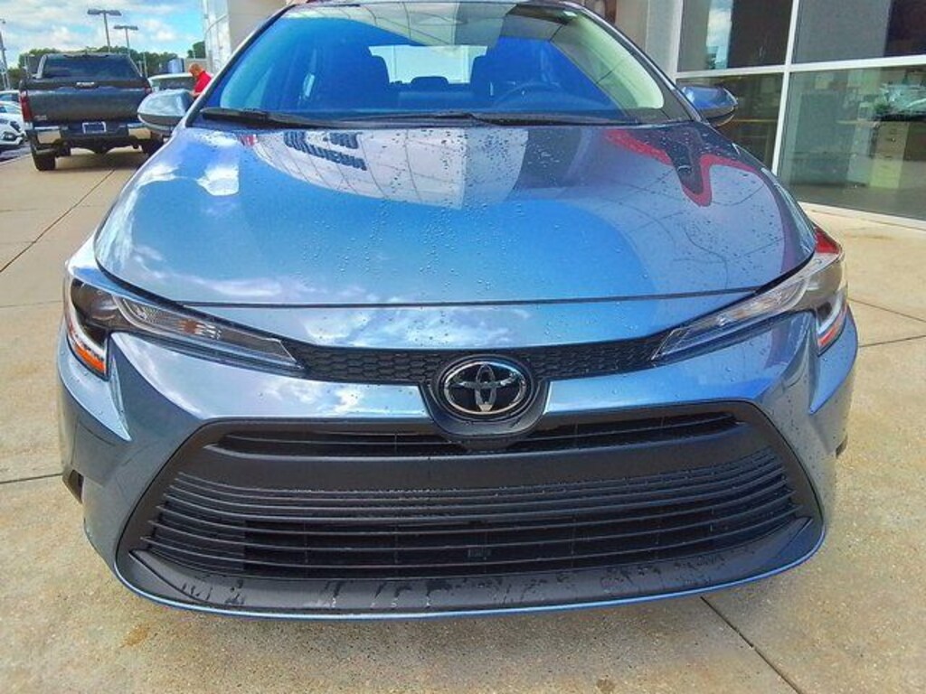 New 2025 Toyota Corolla LE Sedan