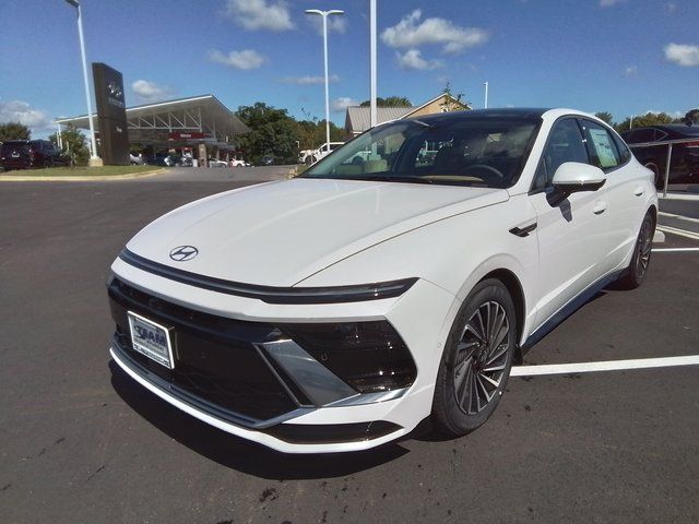 2025 Hyundai Sonata Hybrid Limited photo 3