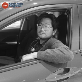 Staff member Han Lee from ID_f7a2d1