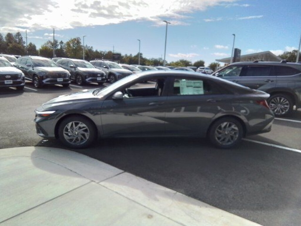 New 2025 Hyundai Elantra Hybrid Blue Sedan
