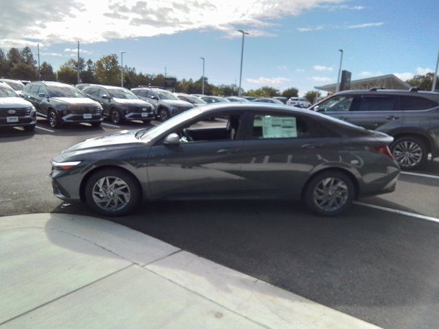 2025 Hyundai Elantra Hybrid Blue photo 4