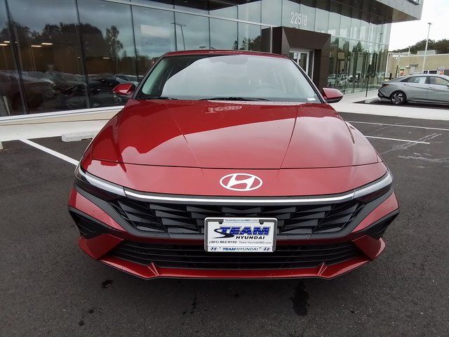 2025 Hyundai Elantra SE photo 2