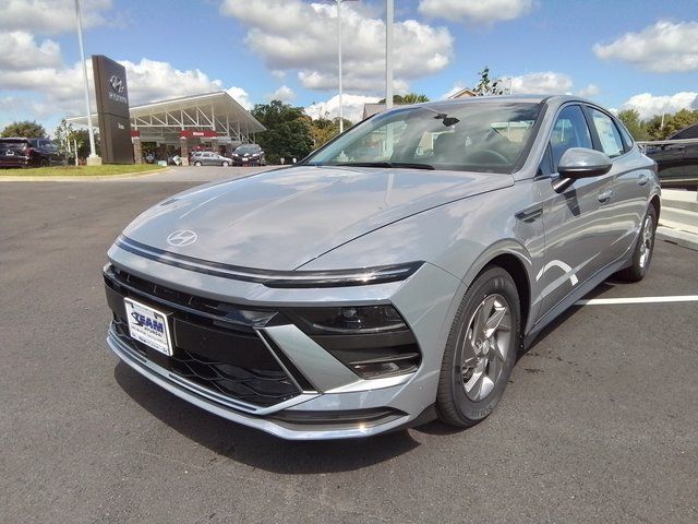 2025 Hyundai Sonata SE photo 3