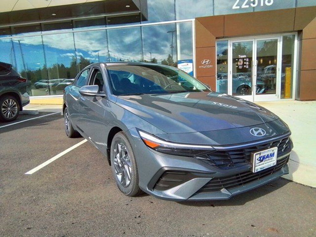 New 2025 Hyundai Elantra Hybrid Blue Sedan