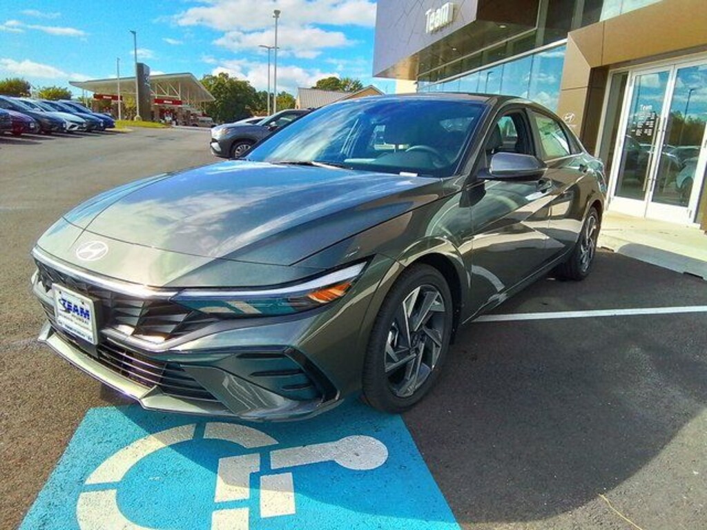 New 2025 Hyundai Elantra Hybrid Limited Sedan