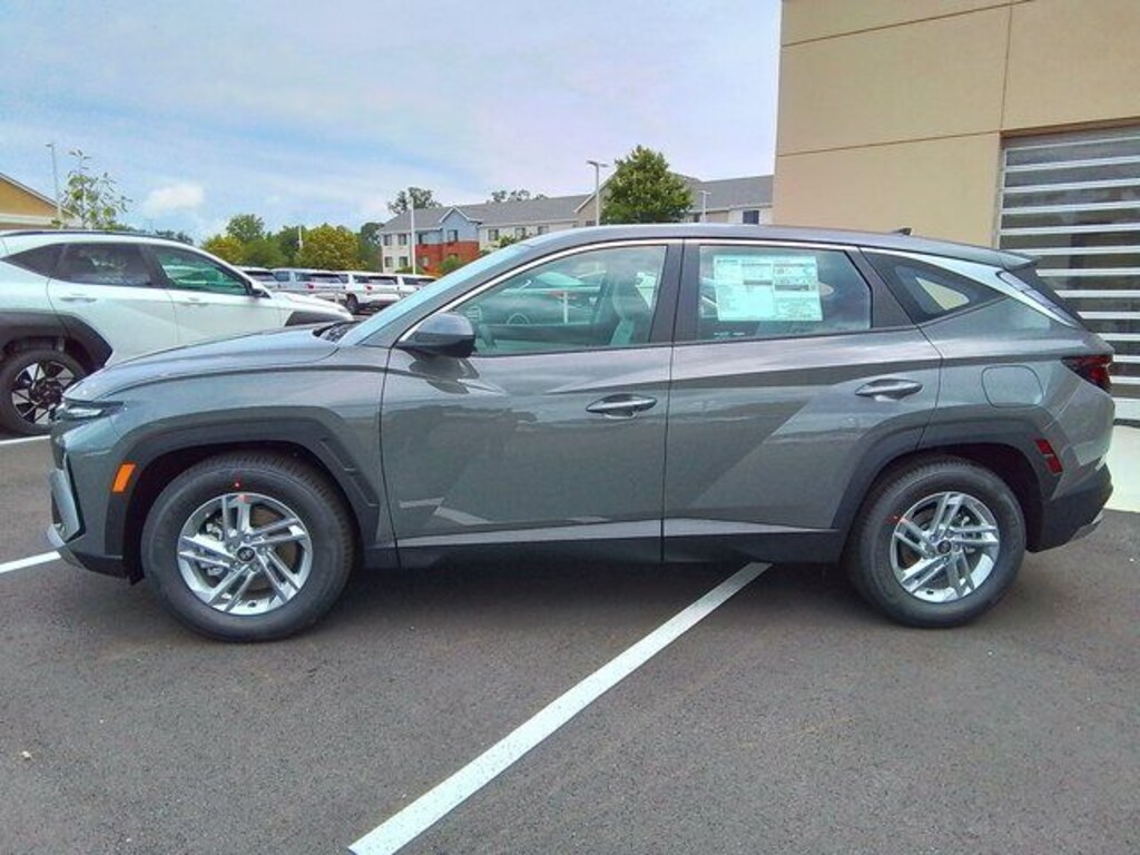 New 2025 Hyundai Tucson SE SUV