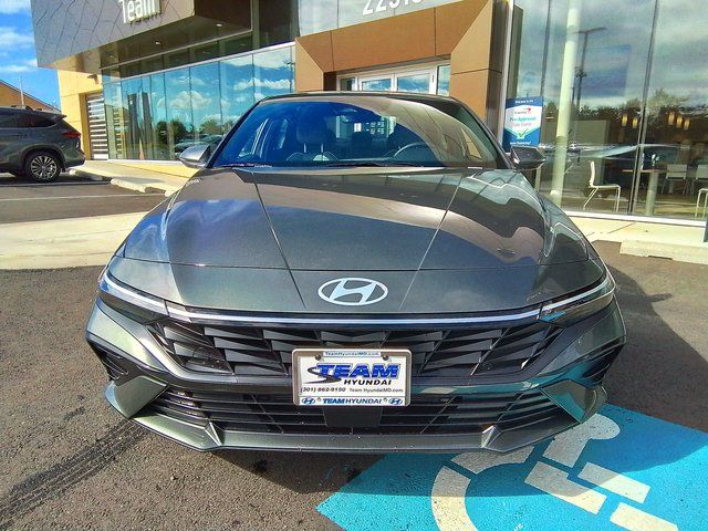 2025 Hyundai Elantra Hybrid Limited photo 2