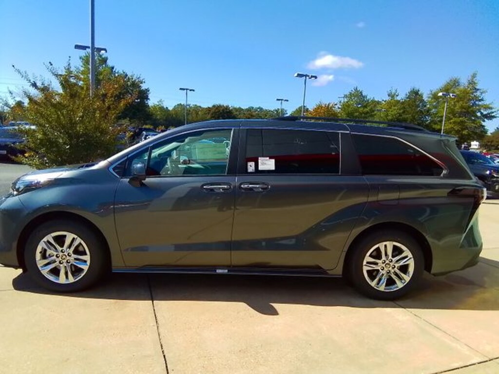 New 2025 Toyota Sienna XLE 7 Passenger Van Passenger Van